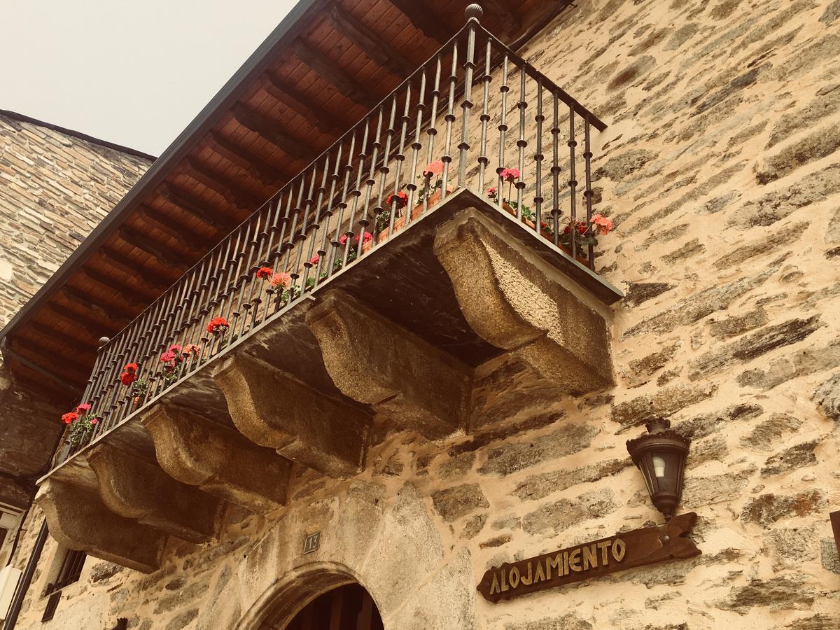 Gasthaus La Hoja De Roble Puebla de Sanabria Exterior foto